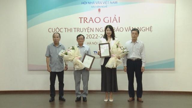 Lễ trao giải Cuộc thi Truyện ngắn Báo Văn nghệ ghi nhận sức hút văn chương không giới hạn tuổi tác - Ảnh 3.
