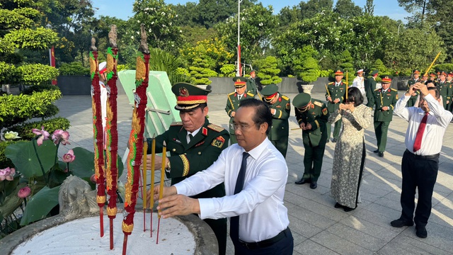 TP.HCM dâng hương tri ân: Khắc ghi 78 năm hy sinh vì độc lập   - Ảnh 3.