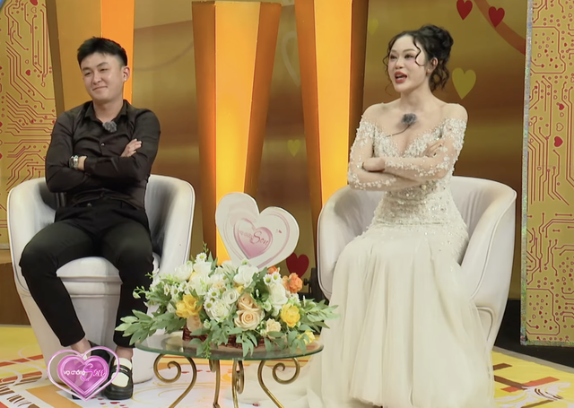 Chuyện tình "chuốc say" và màn cầu hôn bất ngờ trên sóng truyền hình- Ảnh 1.