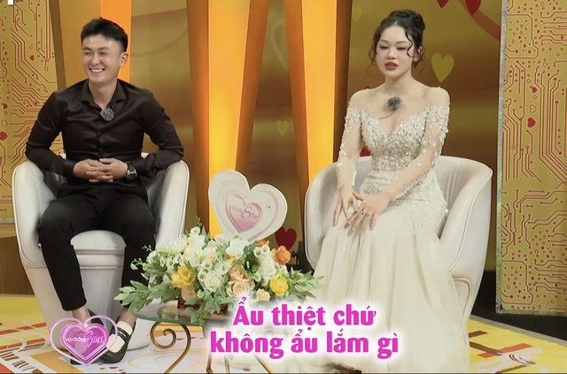 Chuyện tình "chuốc say" và màn cầu hôn bất ngờ trên sóng truyền hình- Ảnh 3.