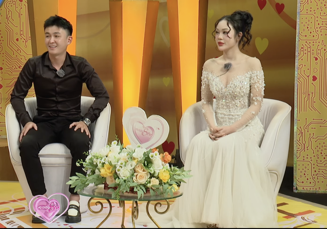 Chuyện tình "chuốc say" và màn cầu hôn bất ngờ trên sóng truyền hình- Ảnh 2.