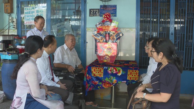 Lãnh đạo TP.HCM thăm gia đình chính sách nhân kỷ niệm 78 năm Ngày Thương binh Liệt sĩ - Ảnh 4.