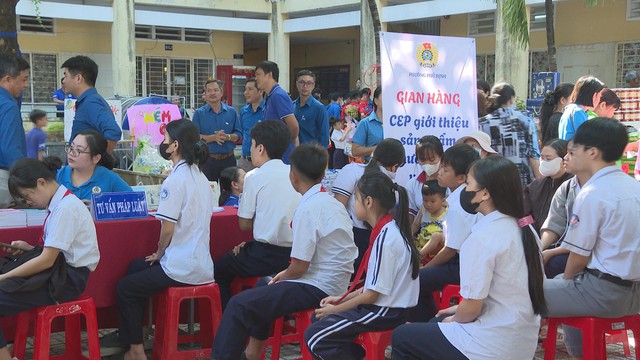 Ấm áp ngày hội "Khu dân cư đoàn kết - nghĩa tình" tại phường Phú Định - Ảnh 3.