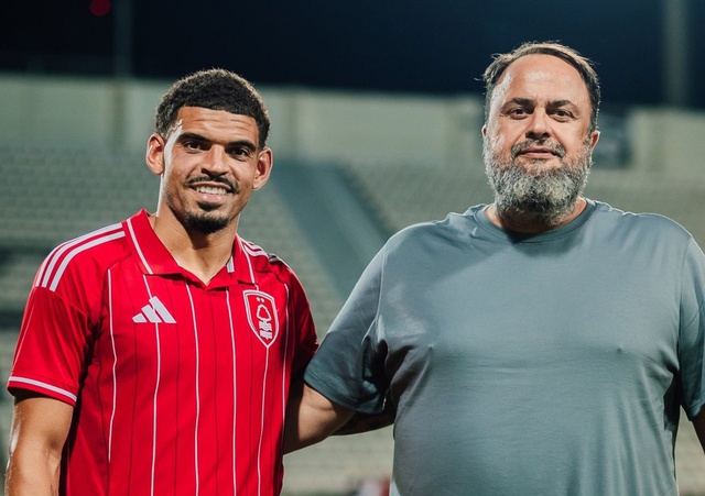Gibbs-White gia hạn hợp đồng với CLB Nottingham Forrest - Ảnh 1.