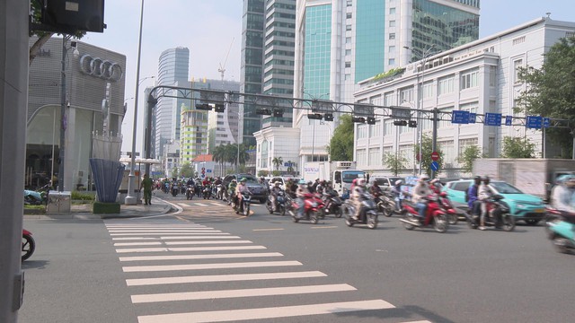 TP.HCM quyết liệt triển khai đề án chuyển đổi xe điện: Xanh hóa giao thông, vì sức khỏe cộng đồng- Ảnh 3. TP.HCM quyết liệt triển khai đề án chuyển đổi xe điện: Xanh hóa giao thông, vì sức khỏe cộng đồng- Ảnh 3.
