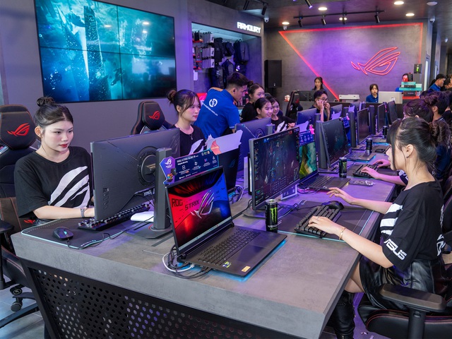 ASUS ROG khai trương Exclusive Store đầu tiên tại Việt Nam: "Thiên đường gaming" chính thức mở cửa- Ảnh 7. ASUS ROG khai trương Exclusive Store đầu tiên tại Việt Nam: "Thiên đường gaming" chính thức mở cửa- Ảnh 7.
