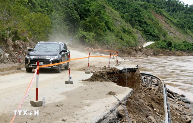 Hàng chục điểm sạt lở trên tuyến đường độc đạo lên Cửa khẩu Quốc tế Nậm Cắn - Ảnh 6.