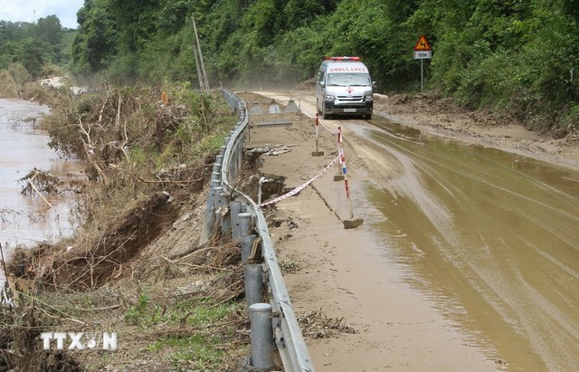 Hàng chục điểm sạt lở trên tuyến đường độc đạo lên Cửa khẩu Quốc tế Nậm Cắn - Ảnh 5.