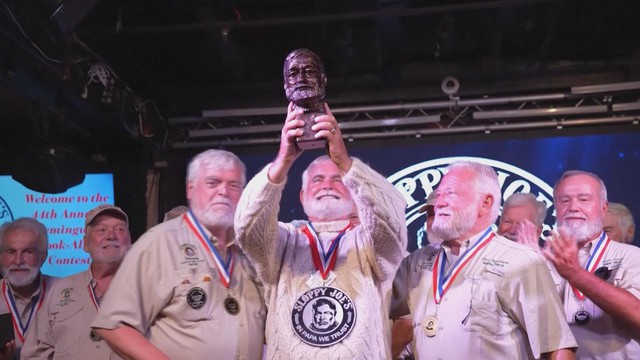 Mỹ: Thi tìm người giống nhà văn Ernest Hemingway - Ảnh 4.
