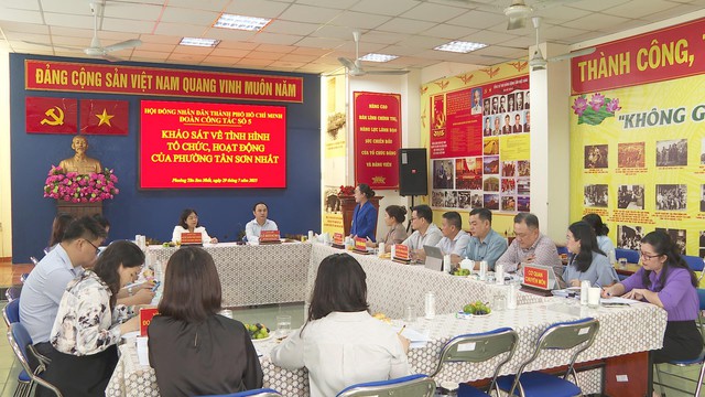 Đoàn công tác HĐND TP.HCM khảo sát hoạt động tại phường Tân Sơn Nhất - Ảnh 3.