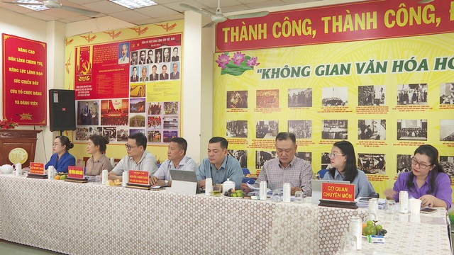 Đoàn công tác HĐND TP.HCM khảo sát hoạt động tại phường Tân Sơn Nhất - Ảnh 4.