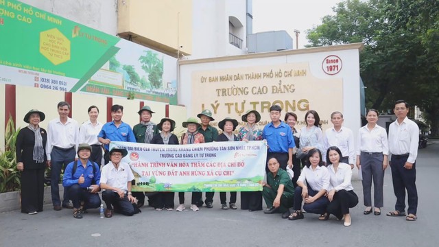 Hành trình văn hóa tri ân tại “Đất thép” Củ Chi của Câu lạc bộ Truyền thống Kháng chiến phường Tân Sơn Nhất - Ảnh 1.