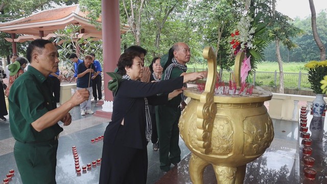 Hành trình văn hóa tri ân tại “Đất thép” Củ Chi của Câu lạc bộ Truyền thống Kháng chiến phường Tân Sơn Nhất - Ảnh 2.