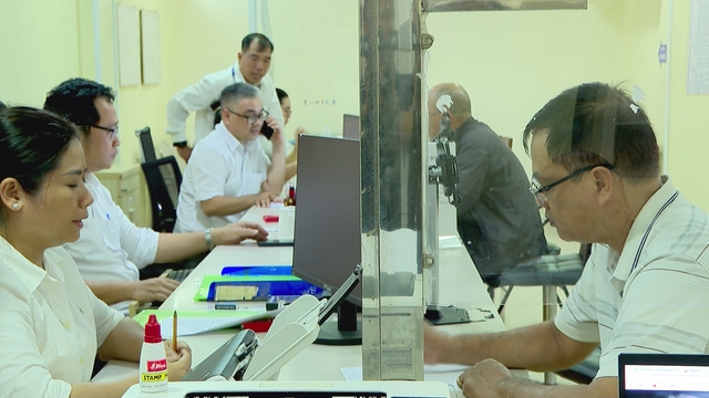 Phường Diên Hồng: Đưa Trung tâm Hành chính công hiện đại vào phục vụ người dân - Ảnh 4.