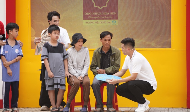 Cầu thủ Tiến Linh: Tuổi thơ sống cùng ông bà, 8 tuổi mới biết mặt mẹ - Ảnh 3.