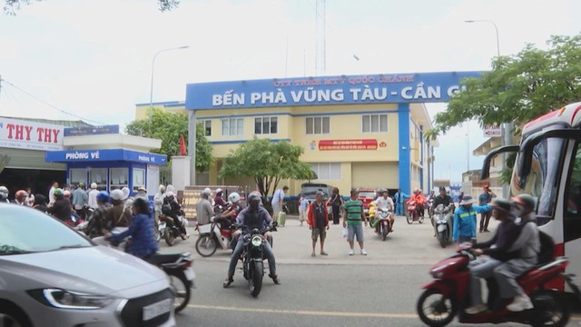 TP.HCM tăng phà vượt biển chở khách tuyến Cần Giờ - Vũng Tàu - Ảnh 4.