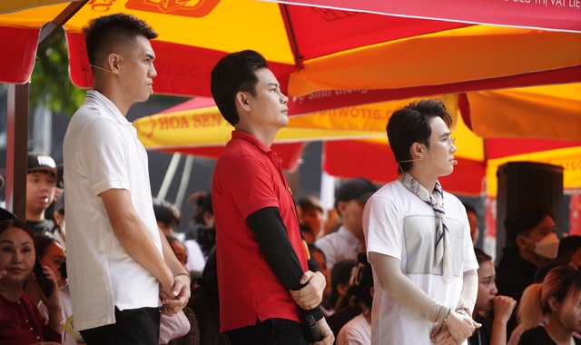 Cầu thủ Tiến Linh: Tuổi thơ sống cùng ông bà, 8 tuổi mới biết mặt mẹ - Ảnh 1.