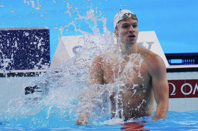 Léon Marchand phá kỉ lục thế giới 200m hỗn hợp nam tại Singapore - Ảnh 1.
