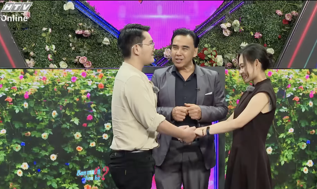 Nữ bác sĩ xinh đẹp hẹn hò nhưng vẫn "nhớ nghề" - Ảnh 1.