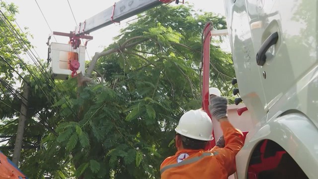 Ngành điện TP.HCM chủ động ứng phó thiên tai, đảm bảo cấp điện ổn định mùa mưa bão - Ảnh 2.