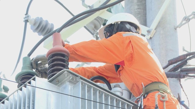 Ngành điện TP.HCM chủ động ứng phó thiên tai, đảm bảo cấp điện ổn định mùa mưa bão - Ảnh 3.