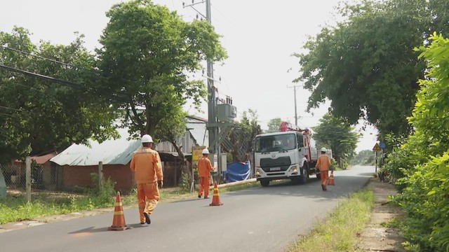 Ngành điện TP.HCM chủ động ứng phó thiên tai, đảm bảo cấp điện ổn định mùa mưa bão - Ảnh 5.
