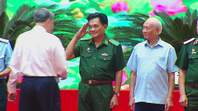 Tổng Bí thư Tô Lâm gặp mặt các lão thành cách mạng, Mẹ Việt Nam Anh hùng, tướng lĩnh nhân kỷ niệm Ngày Thương binh - Liệt sĩ và Cách mạng Tháng Tám - Ảnh 6.