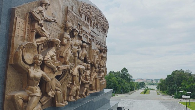 TP.HCM khảo sát Trung tâm dịch vụ hành chính công xã Bắc Tân Uyên và dâng hương tại Khu di tích Chiến khu D - Ảnh 5.