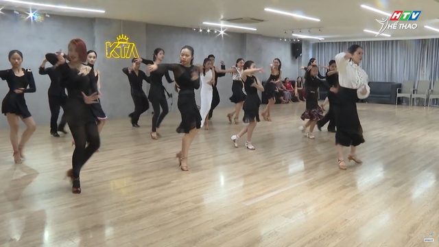 Vũ khúc niềm tin – Dancesport Việt Nam trước giờ xuất trận WDSF Vietnam Dancesport Festival 2025- Ảnh 2. Vũ khúc niềm tin – Dancesport Việt Nam trước giờ xuất trận WDSF Vietnam Dancesport Festival 2025- Ảnh 2.