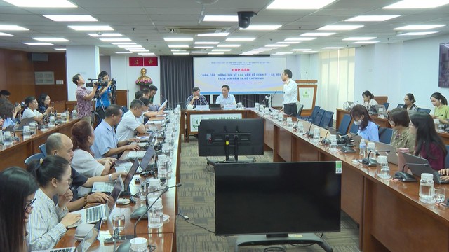 TP.HCM: Thông tin cụ thể về việc cán bộ, viên chức ít sử dụng xe đưa đón đến TP.HCM - Ảnh 1.