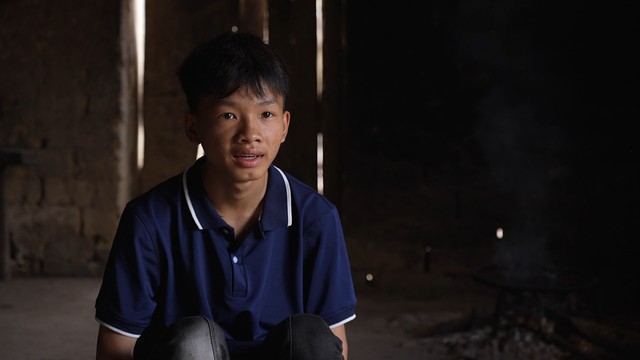 Cậu bé có cha bị tâm thần, mẹ bỏ đi khi em chưa hai tuổi - Ảnh 1.