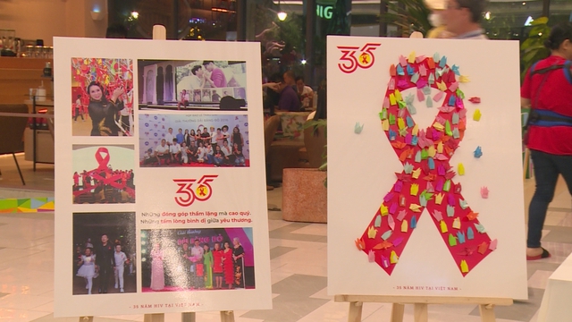 Chiến dịch kỷ niệm 35 năm phòng chống HIV/AIDS tại Việt Nam- Ảnh 3. Chiến dịch kỷ niệm 35 năm phòng chống HIV/AIDS tại Việt Nam- Ảnh 3.