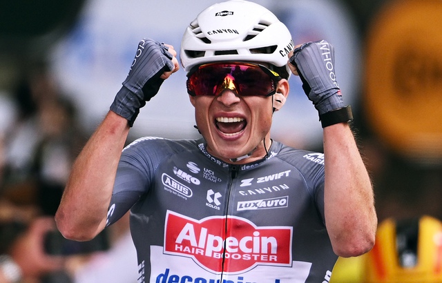 Jasper Philipsen thắng chặng mở màn Giải đua xe đạp Tour de France 2025 - Ảnh 1.