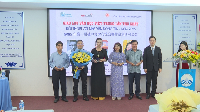 Nhiều cơ hội hợp tác xuất bản sách giữa văn chương Việt - Trung- Ảnh 6. Nhiều cơ hội hợp tác xuất bản sách giữa văn chương Việt - Trung- Ảnh 6.