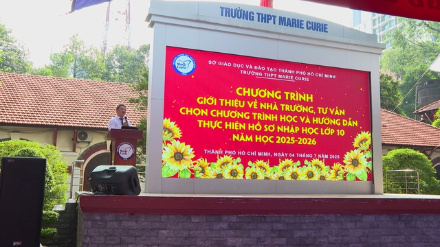 Tư vấn từ sớm: Trường THPT giúp học sinh chọn tổ hợp phù hợp - Ảnh 2.