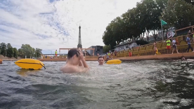 Paris hồi sinh hoạt động bơi lội trên sông Seine sau hơn một thế kỷ cấm đoán- Ảnh 3. Paris hồi sinh hoạt động bơi lội trên sông Seine sau hơn một thế kỷ cấm đoán- Ảnh 3.