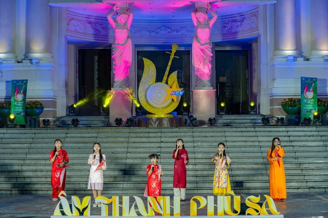 Âm Thanh Phù Sa Mùa 3: Đắm chìm trong không gian nghệ thuật truyền thống giữa lòng thành phố - Ảnh 1.