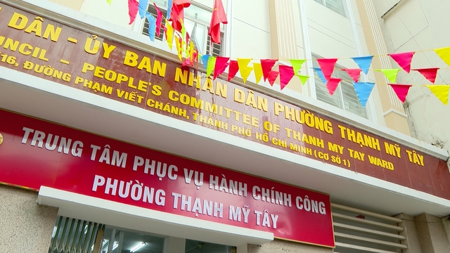 Trung tâm Phục vụ Hành chính công các phường tại TP.HCM hoạt động thông suốt, hiệu quả - Ảnh 1.