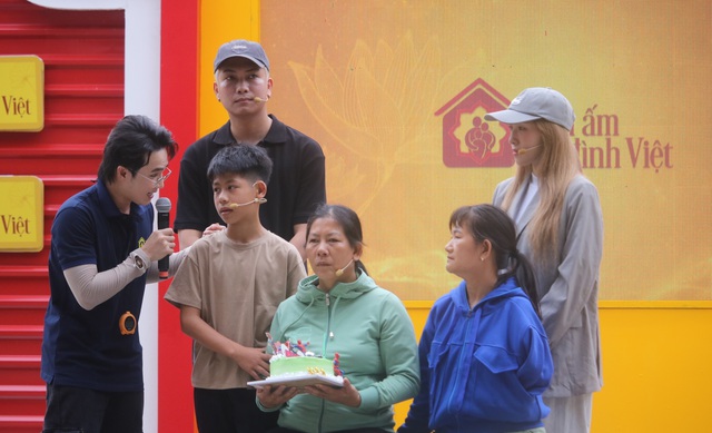 Kỷ lục mới: "Mái ấm gia đình Việt" trao hơn 3,2 tỉ tại điểm ghi hình Đà Nẵng - Ảnh 2.