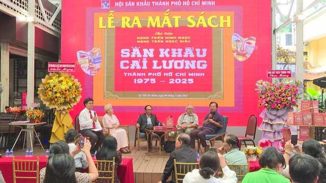 Ra mắt sách về 50 năm sân khấu cải lương TP.HCM giai đoạn 1975 - 2025 - Ảnh 1.