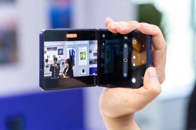 Samsung ra mắt Galaxy Z Flip7: Tối ưu thiết kế gập cùng hỗ trợ A.I. toàn diện - Ảnh 9.