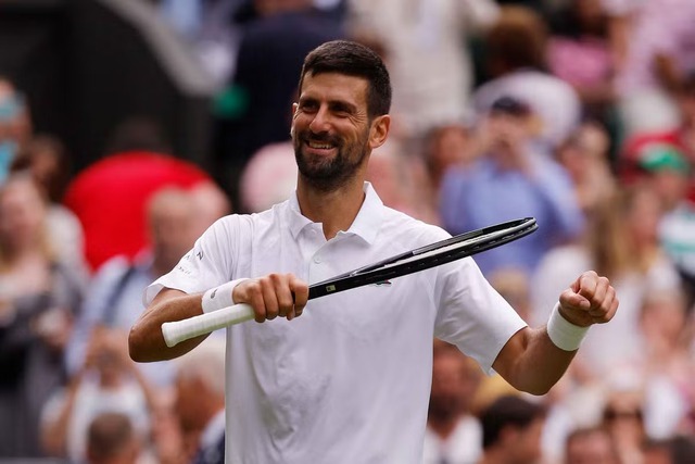 Sinner và Djokovic vào tứ kết Wimbledon - Ảnh 1.