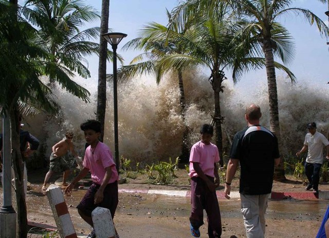 Sau động đất liên hoàn, Thái Lan lo tái diễn thảm họa sóng thần 2004 - Ảnh 1.