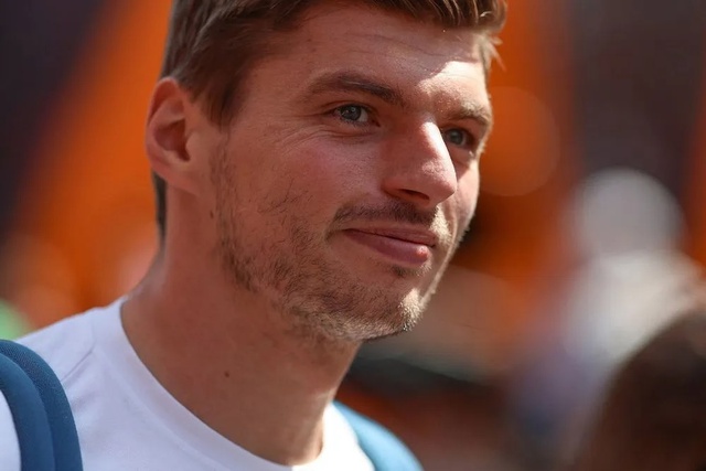 Nhà vô địch thế giới Verstappen khẳng định sẽ ở lại Red Bull năm tới- Ảnh 1. Nhà vô địch thế giới Verstappen khẳng định sẽ ở lại Red Bull năm tới- Ảnh 1.