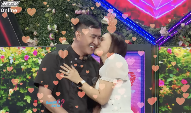 Cặp đôi vượt qua đổ vỡ để tìm hạnh phúc mới- Ảnh 4. Cặp đôi vượt qua đổ vỡ để tìm hạnh phúc mới- Ảnh 4.