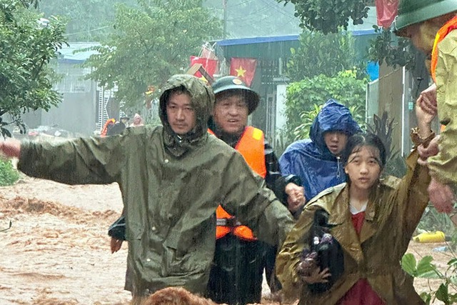 Lũ lớn trên diện rộng ở Điện Biên, nhiều bản làng bị cô lập - Ảnh 1.