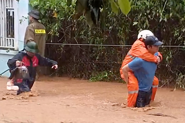 Lũ lớn trên diện rộng ở Điện Biên, nhiều bản làng bị cô lập - Ảnh 6.
