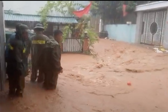 Lũ lớn trên diện rộng ở Điện Biên, nhiều bản làng bị cô lập - Ảnh 7.