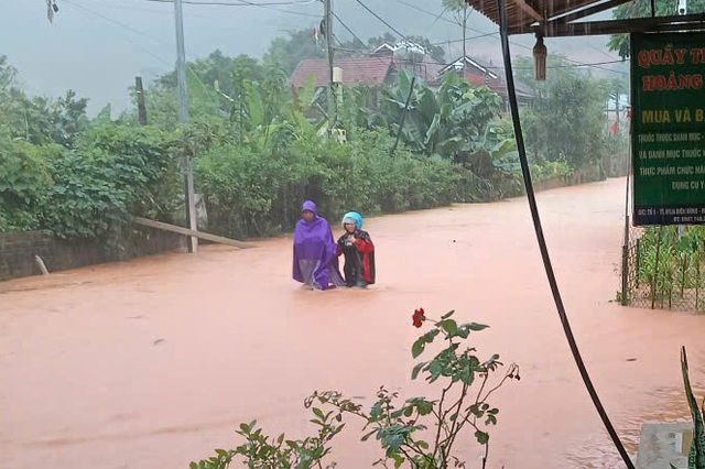 Lũ lớn trên diện rộng ở Điện Biên, nhiều bản làng bị cô lập - Ảnh 4.
