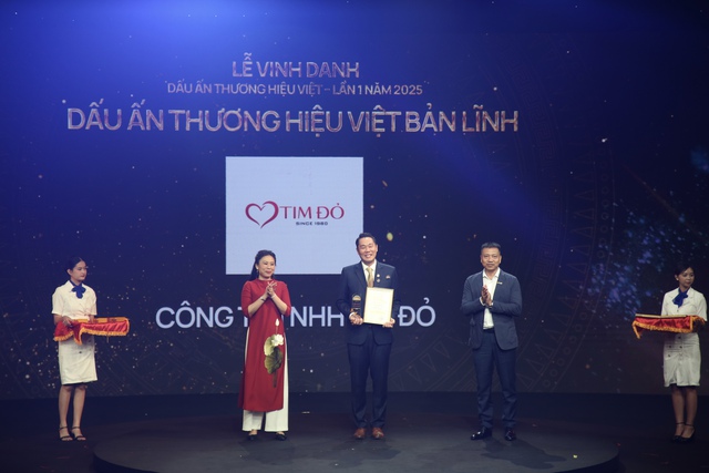 Made by Vietnam Day 2025 vinh danh Dấu Ấn Thương hiệu Việt Bản lĩnh và Thương hiệu Việt Tăng trưởng xanh Bền vững- Ảnh 7. Made by Vietnam Day 2025 vinh danh Dấu Ấn Thương hiệu Việt Bản lĩnh và Thương hiệu Việt Tăng trưởng xanh Bền vững- Ảnh 7.